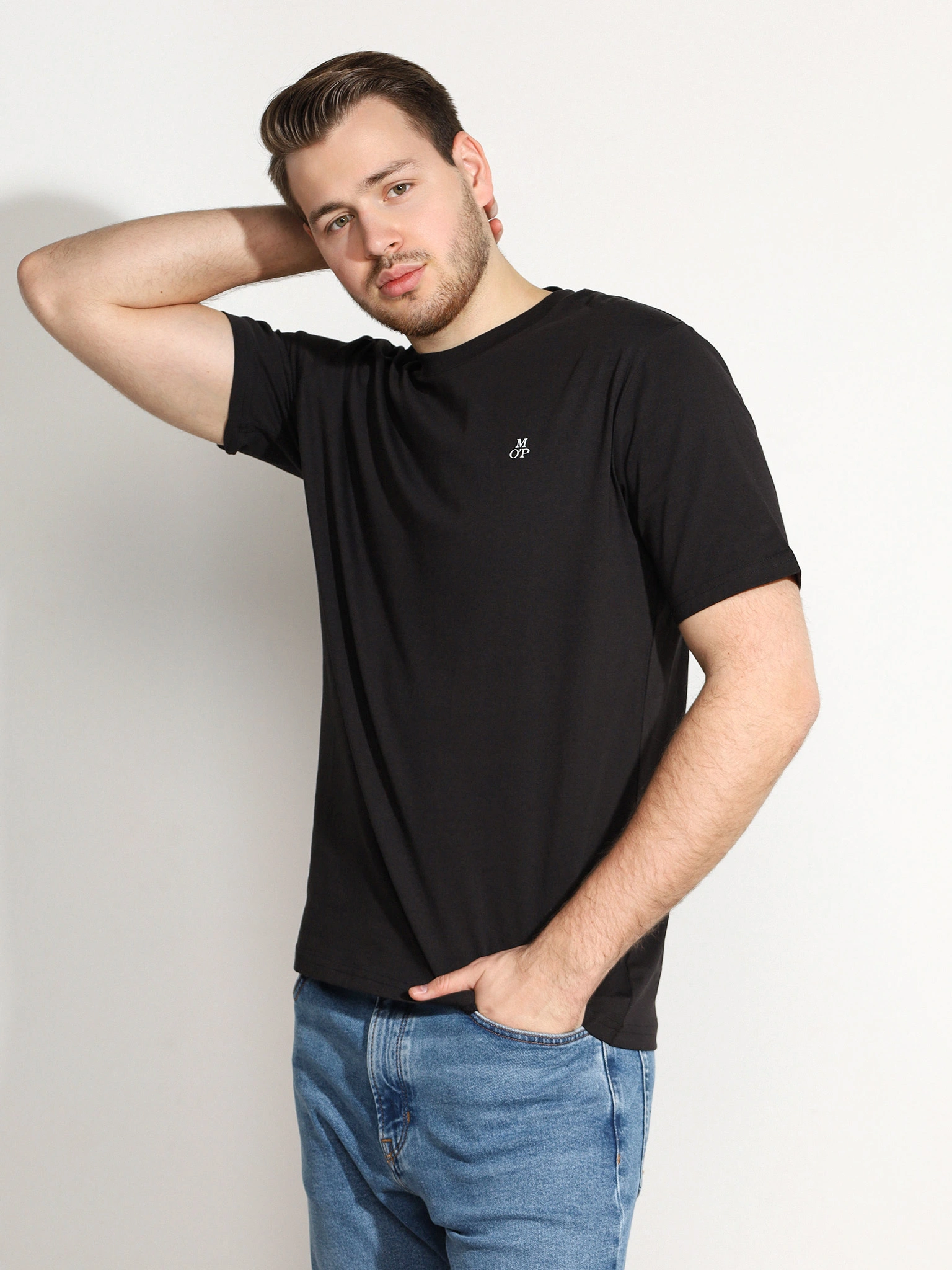 Футболка черного цвета из хлопка